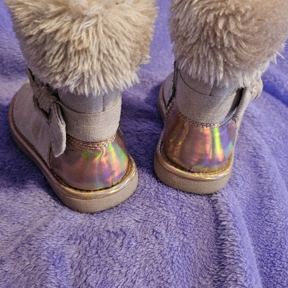 MAGELLAN OUTDOORS Little Girls Pink Holographic Designed fur boots sz7 - Picture 7 of 10